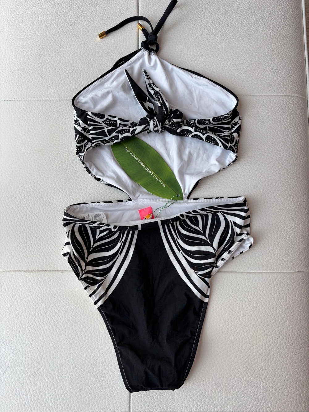 Farm Rio: MONOCHROME ELEGANCE
SCARF ONE PIECE - Picture 5 of 6